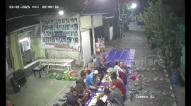 Rat interrupts meal in Tangerang on New Year's Day