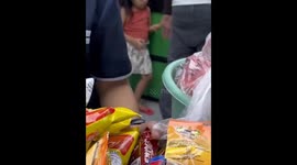 Child counts fingers after seeing person with missing pinky finger