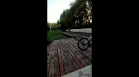 Boy's attempt to jump across pond ends in splash in Shaanxi, China