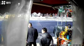 Collision between blue tricycle and delivery motorcycle captured in Jiangsu, China