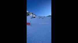 Skier collides with sign and falls in Gourette