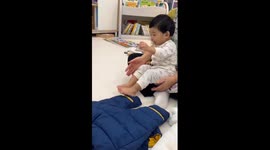 Adorable toddlers exchange soothers in Seoul, South Korea