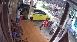 Woman accidentally slips and laughs off fall in Banjarmasin, Indonesia