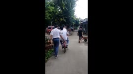 The third person was superfluous! Fail bike ride