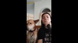 Amazing duet of a girl and her dog in home karaoke!