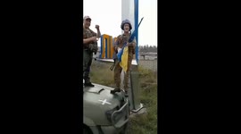 Ukrainian military raising the Ukrainian flag at the entrance to Liman