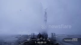 US: SpaceX Launches 22 Starlink Satellites in Fiery California Liftoff