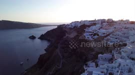 Greek gov't urges calm as earthquakes jolt Santorini