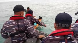 Dramatic Rescue at Sea: Six Foreign Tourists Survive After Traditional Indonesian Ship Sinks