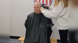 US: Ohio Police Officers Shave Heads in Solidarity with Mom Battling Cancer