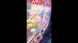 Exclusive- San Diego man reveals winning claw machine trick