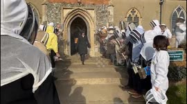 Guard of honour at funeral for master beekeeper who kept hives for 78 years