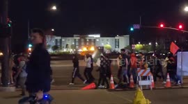 US: Protesters Block Glendale Freeway as Riot Police Move In