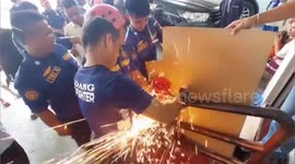 4 year old boy's hand stuck in iron pipe in Padang City, West Sumatra