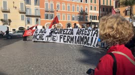 Protesters display a banner with the slogan ‘the security bill arrests you too, let’s stop them!’ During the demonstration against the security decree, the law decree 1660 on public safety, organized by the