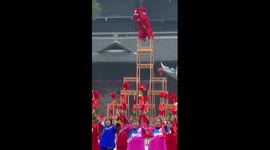 Lion dance on high stilts in SW China's Chongqing