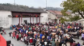 Bolivian expat experiences traditional Spring Festival customs in China's ancient town