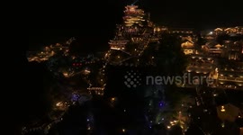 Enchanting cliffside town in E China draws over 3 mln visitors in 2024