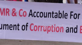 Supporters of drugs war madman Duterte rally against opponents of daughter