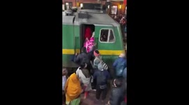 Passengers travelling to Indian bathing festival cram into train
