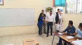 Ecuador: Current President and candidate Daniel Noboa voting