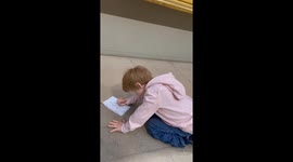 Tourist mistakes hyper-realistic sculpture for child being inspired by art at museum
