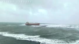 Chinese bulk carrier runs aground while carrying 750 tonnes of fuel