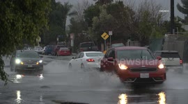 US, Los Angeles: Sun Valley Road Flooding