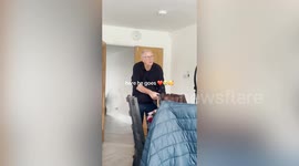 Grandad surprises wife with flowers and a card every Valentine’s Day for 59 years