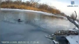US: Cops Rescue Dog from Icy Canal in Dramatic Michigan Rescue