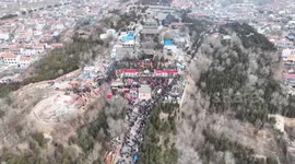 Spectacular festive performances light up ancient temple fair in central China