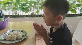 This kid is a chicken rice balls lover