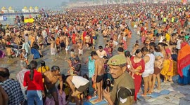 Cleaners set world record for river-cleaning at India's bathing festival