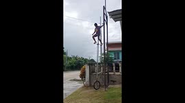 Local rides 15ft tall unicycle along roads in the Philippines