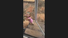 Little girl wants to marry her daddy—Adorable conversation melts hearts