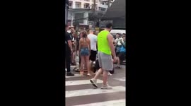 Tourists fight on road disrupting traffic in Phuket