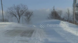 Canada: Heavy snow brings traffic to standstill in eastern Canada