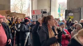 US: New Yorkers Demand Governor Hochul Remove Mayor Eric Adams 2