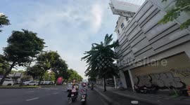 Rush Hour Chronicles: Navigating Tan Son Nhat's Urban Pulse