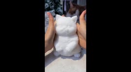 Woman creates ultra-soft squishy cat toy in China