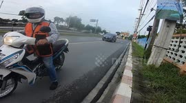 Motorcycle rider rescues stowaway kitten that falls from car
