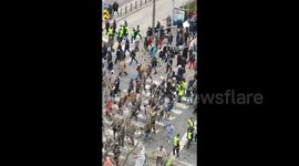 Serbia: Students contunie to block road near the University of Belgrade Faculty of Law