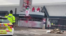 UK: Actionists remain in place to shut down the Israeli govt owned weapons factory in Newcastle