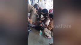RPF female Constable on duty saved  passenger's life gave CPR to the woman Anand Vihar station in Delhi