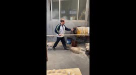 Skilled couple crafts beautiful rattan chair in China