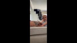 Baby girl attempts to continue ‘Row Row Row Your Boat’ after mom stops singing