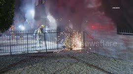 US, Los Angeles: East Hollywood LAFD Rescues 2 Trapped In Structure Fire