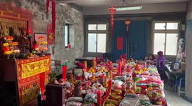 2025 Matsu Bai-Ming Cultural Festival The altar table at a Matsu residence is filled with an abundance of offerings