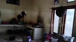 Komodo dragon rampages through family's kitchen in Indonesia