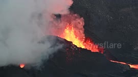 Kilauea volcano spews 150ft high lava fountains in Hawaii